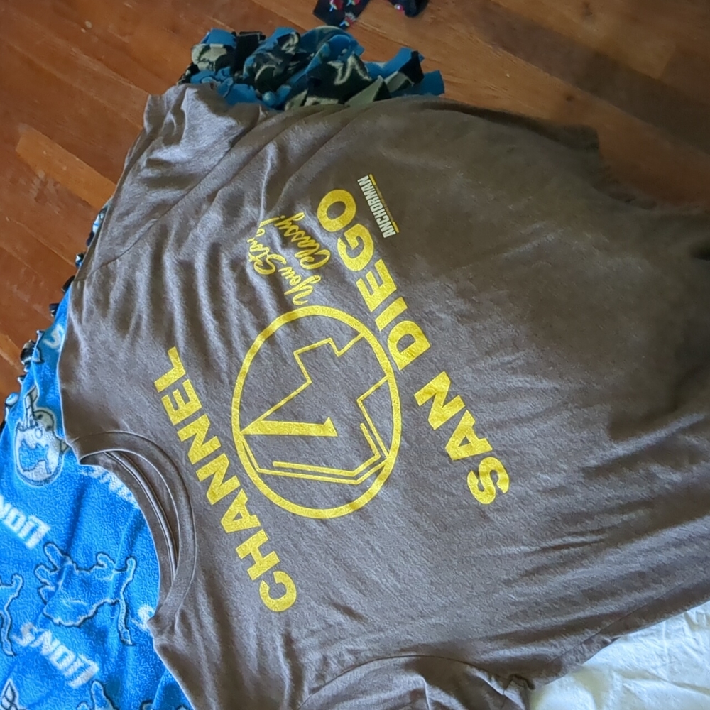 Anchorman Channel 4 Stay Classy Tee Men Small Old Navy Novelty Brown Yellow